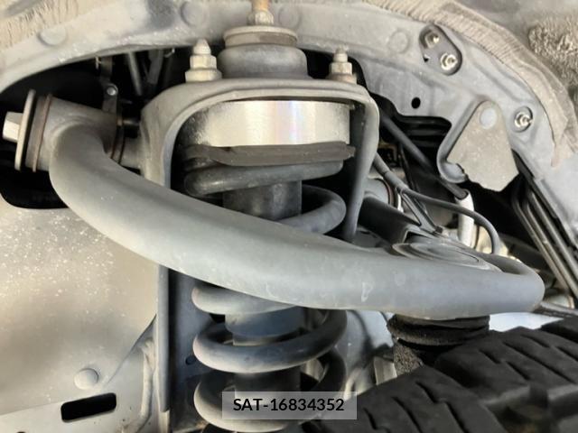 Toyota LAND CRUISER PRADO 2020-04 7562320-25