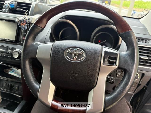 Toyota LAND CRUISER PRADO 2014-01 7617483-18