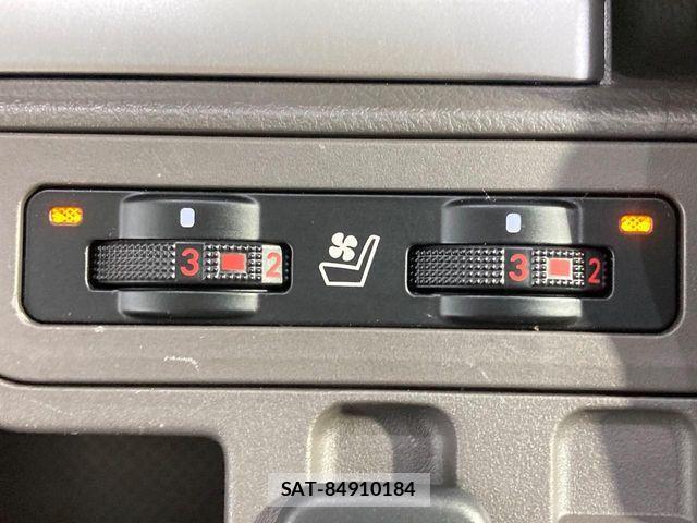 Toyota LAND CRUISER PRADO 2023-08 7617458-6