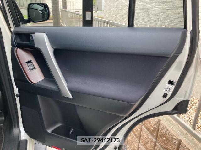 Toyota LAND CRUISER PRADO 2017-06 7617482-14