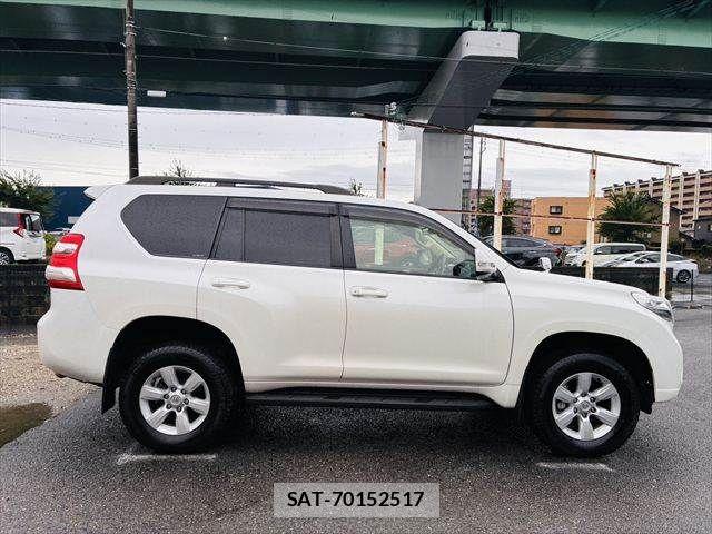 Toyota LAND CRUISER PRADO 2017-05 7724859-17