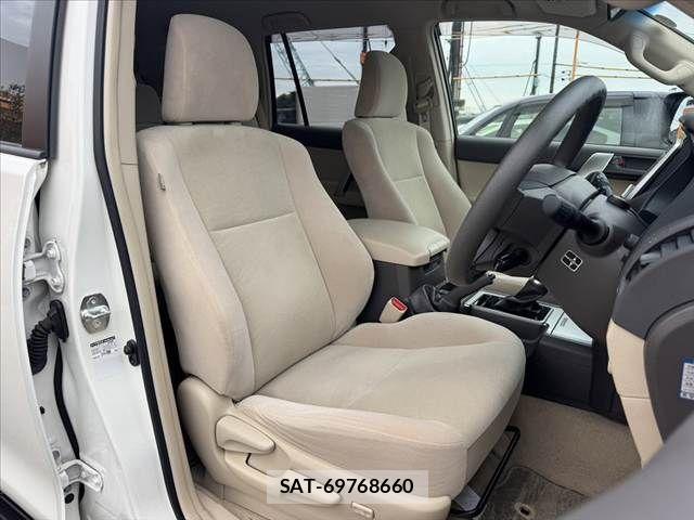 Toyota LAND CRUISER PRADO 2018-04 7877191-15