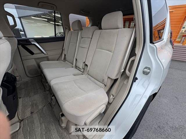 Toyota LAND CRUISER PRADO 2018-04 7877191-17