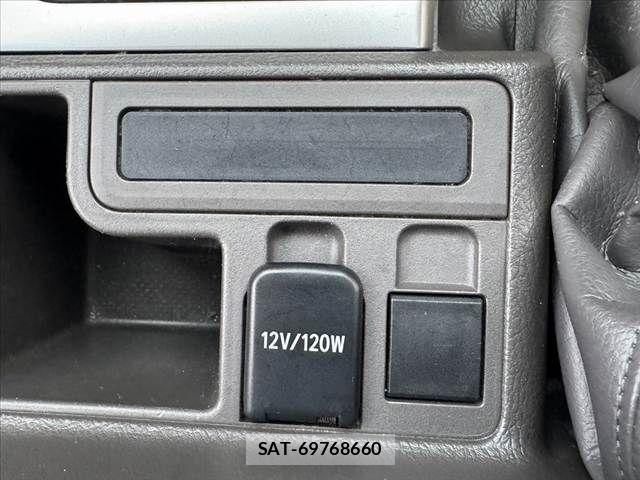 Toyota LAND CRUISER PRADO 2018-04 7877191-26