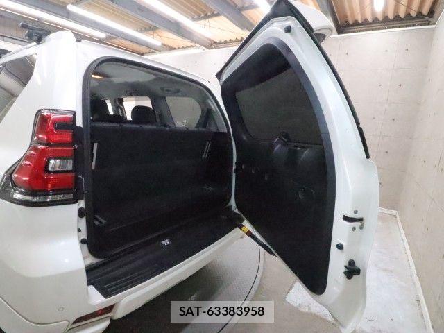 Toyota LAND CRUISER PRADO 2017-10 7979679-14
