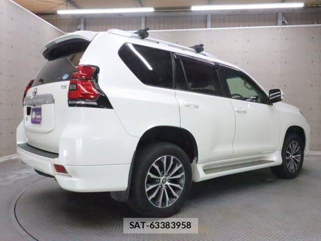 Toyota LAND CRUISER PRADO 2017-10 7979679-1