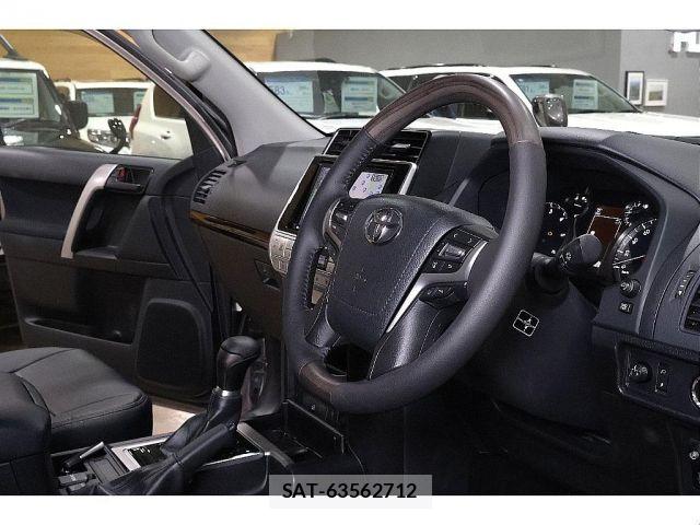 Toyota LAND CRUISER PRADO 2018-01 7979671-15