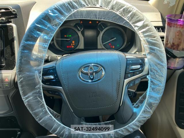 Toyota LAND CRUISER PRADO 2017-10 8036286-19