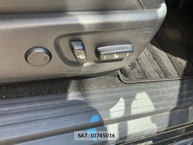 Toyota LAND CRUISER PRADO 2018-04 8074243-12