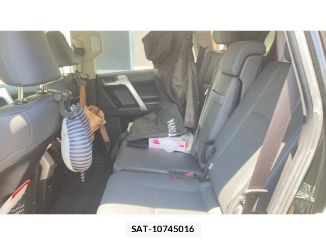 Toyota LAND CRUISER PRADO 2018-04 8074243-25