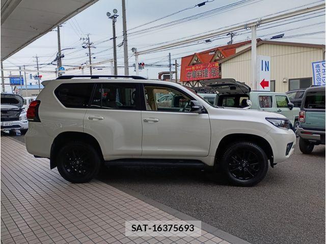 Toyota LAND CRUISER PRADO 2022-11 8074246-3