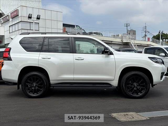 Toyota LAND CRUISER PRADO 2023-10 8074244-10