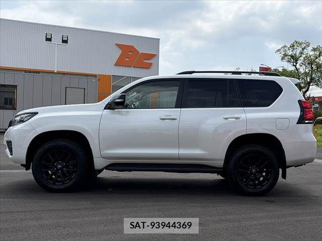Toyota LAND CRUISER PRADO 2023-10 8074244-11
