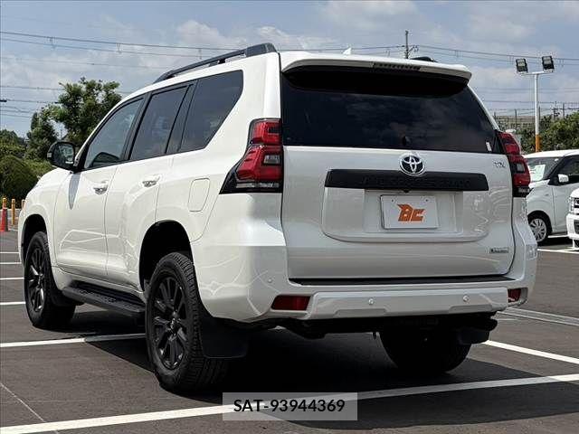 Toyota LAND CRUISER PRADO 2023-10 8074244-12