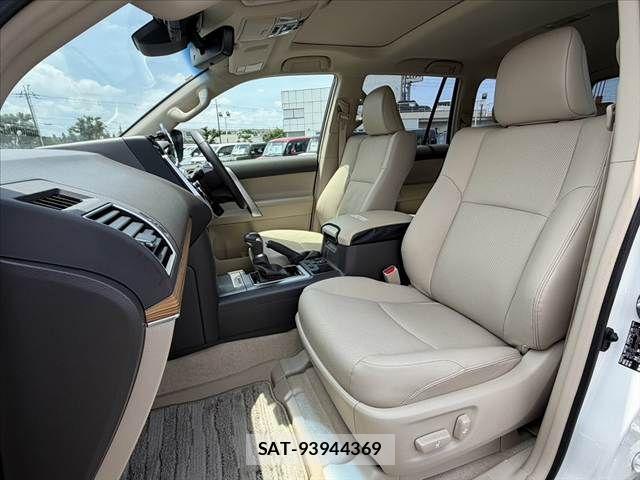 Toyota LAND CRUISER PRADO 2023-10 8074244-16