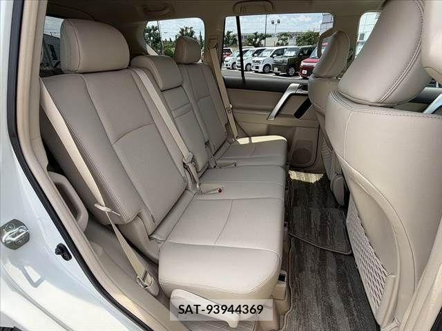 Toyota LAND CRUISER PRADO 2023-10 8074244-17