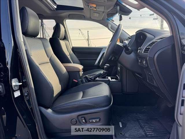 Toyota LAND CRUISER PRADO 2023-10 8074248-15