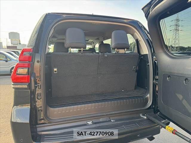 Toyota LAND CRUISER PRADO 2023-10 8074248-18