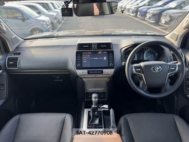 Toyota LAND CRUISER PRADO 2023-10 8074248-1