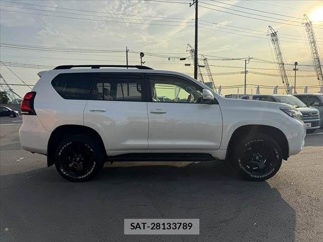 Toyota LAND CRUISER PRADO 2017-11 8100001-11