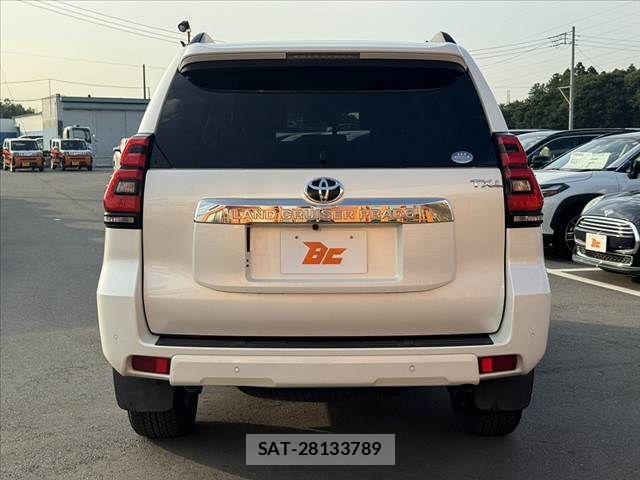 Toyota LAND CRUISER PRADO 2017-11 8100001-13