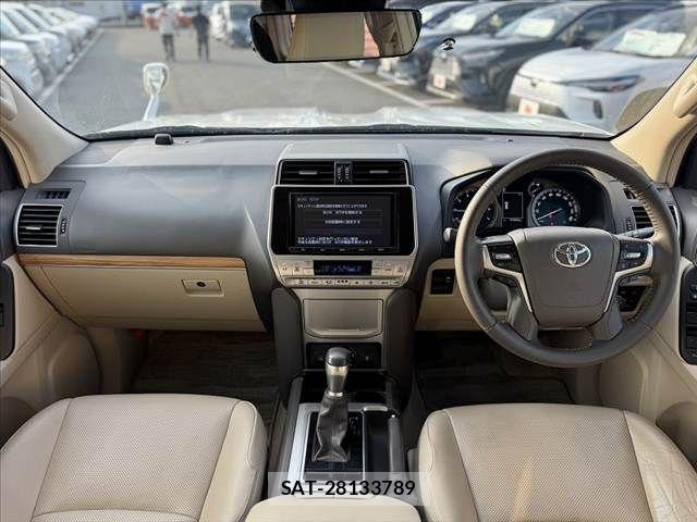 Toyota LAND CRUISER PRADO 2017-11 8100001-1