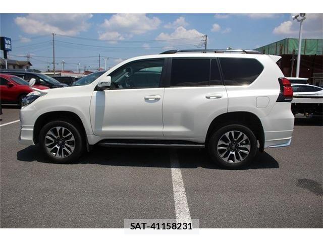 Toyota LAND CRUISER PRADO 2022-11 8130893-10