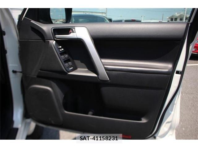 Toyota LAND CRUISER PRADO 2022-11 8130893-28