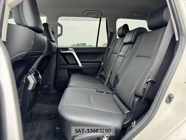 Toyota LAND CRUISER PRADO 2023-09 8130892-17