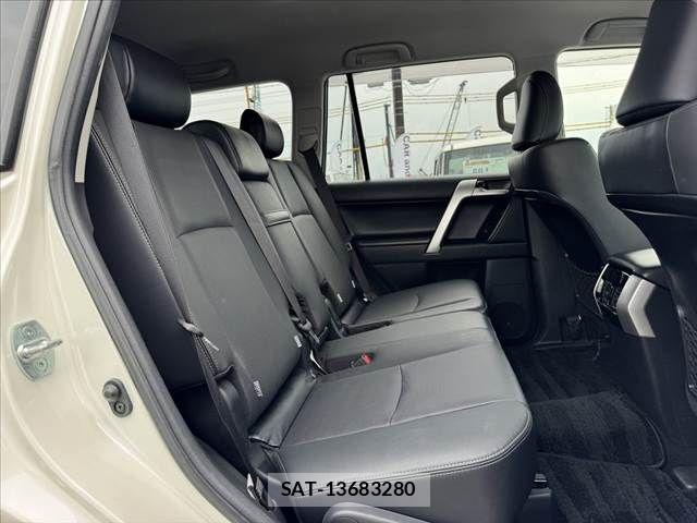 Toyota LAND CRUISER PRADO 2023-09 8130892-19