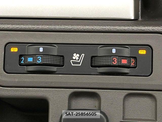 Toyota LAND CRUISER PRADO 2023-02 8146023-6