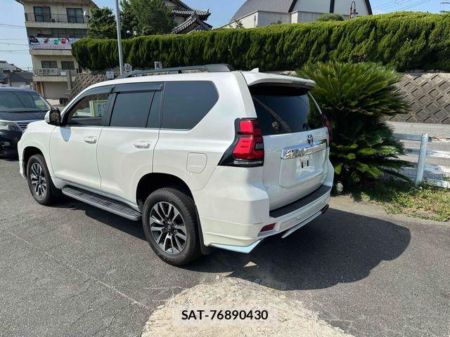 Toyota LAND CRUISER PRADO 2022-04 8208174-3