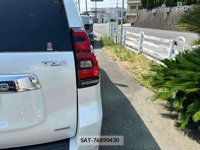 Toyota LAND CRUISER PRADO 2022-04 8208174-5
