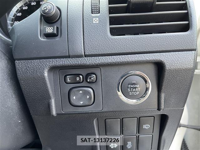 Toyota LAND CRUISER PRADO 2017-09 8208205-9