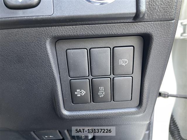 Toyota LAND CRUISER PRADO 2017-09 8208205-10