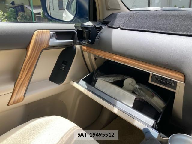 Toyota LAND CRUISER PRADO 2021-04 8245629-24