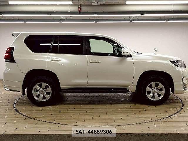 Toyota LAND CRUISER PRADO 2018-09 8245646-17