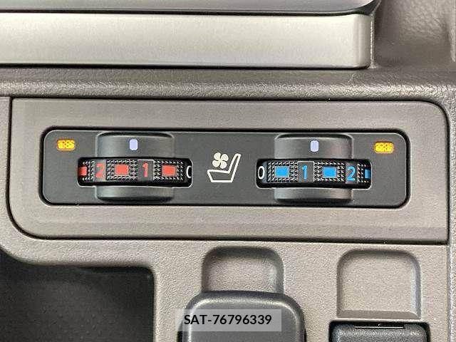 Toyota LAND CRUISER PRADO 2023-02 8245630-8