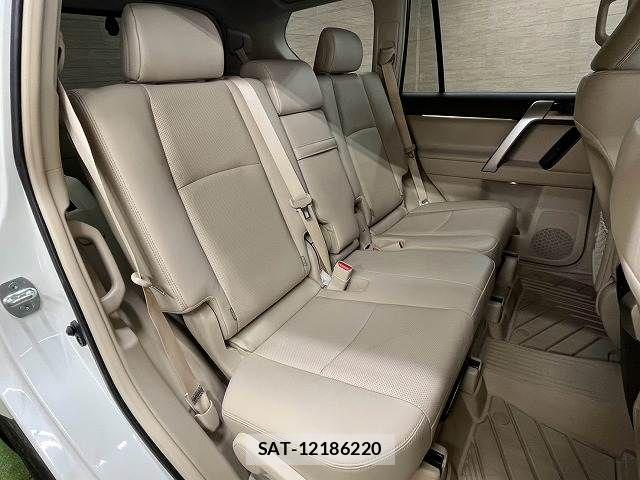 Toyota LAND CRUISER PRADO 2023-04 8245628-11