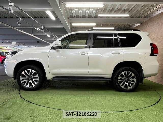 Toyota LAND CRUISER PRADO 2023-04 8245628-16