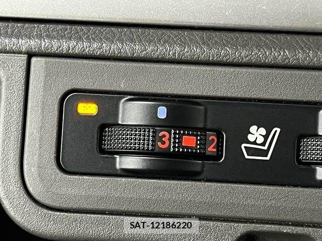 Toyota LAND CRUISER PRADO 2023-04 8245628-5