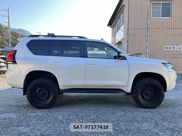 Toyota LAND CRUISER PRADO 2020-02 8245625-3