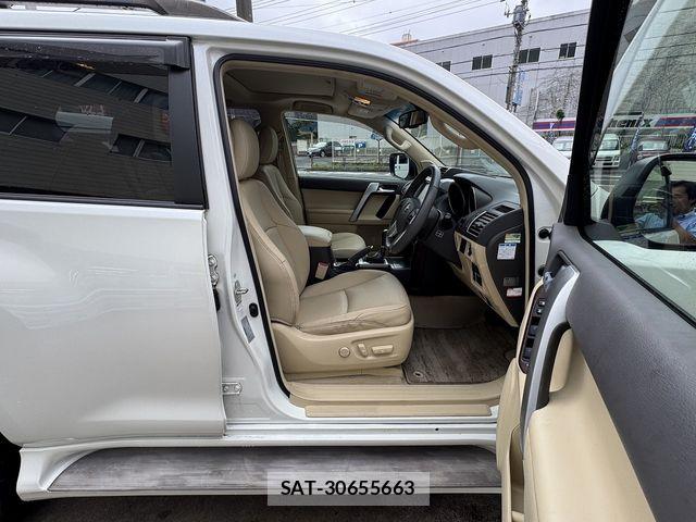 Toyota LAND CRUISER PRADO 2015-07 8315059-19