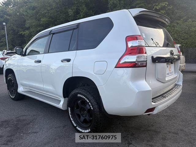 Toyota LAND CRUISER PRADO 2014-05 8315068-21