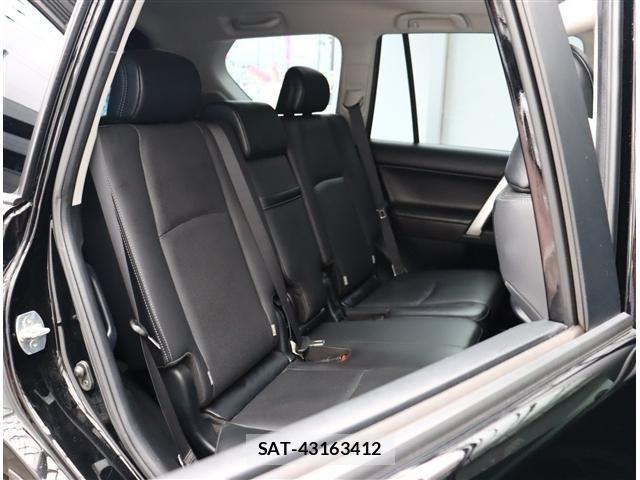 Toyota LAND CRUISER PRADO 2023-10 8315044-13