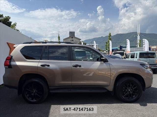 Toyota LAND CRUISER PRADO 2023-08 8315048-11