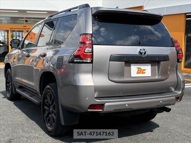 Toyota LAND CRUISER PRADO 2023-08 8315048-12