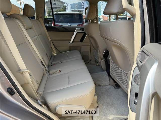 Toyota LAND CRUISER PRADO 2023-08 8315048-20