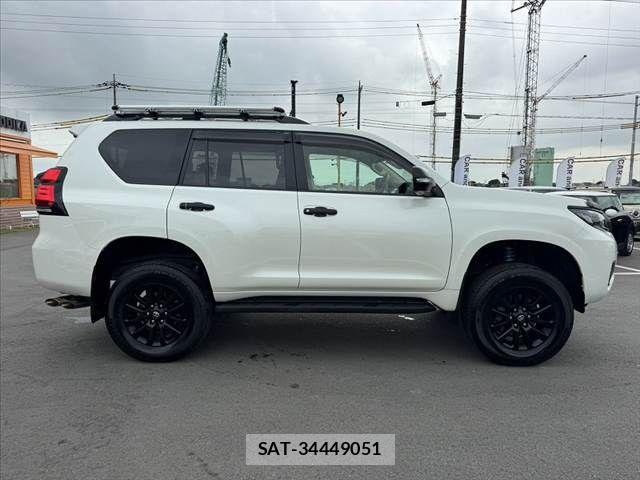 Toyota LAND CRUISER PRADO 2023-02 8315050-11