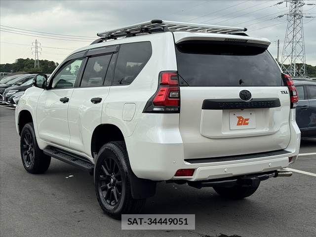 Toyota LAND CRUISER PRADO 2023-02 8315050-12